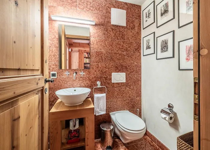 Capel - By Emerald Apartment