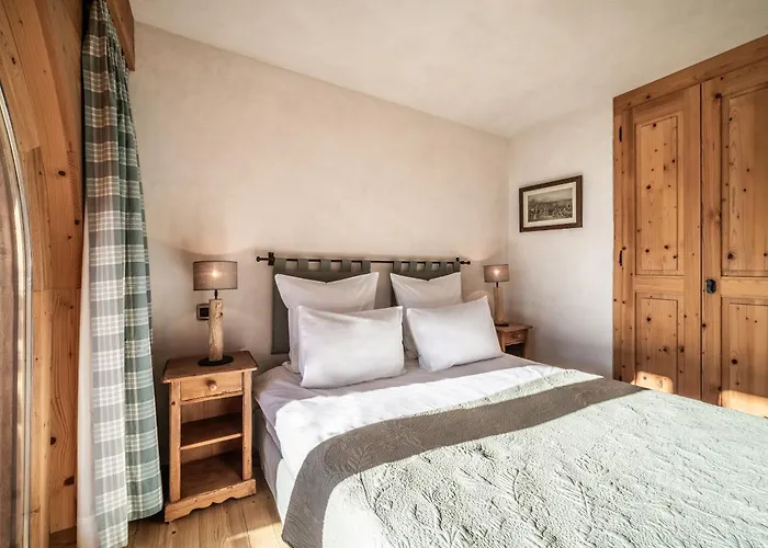 Capel - By Emerald Verbier